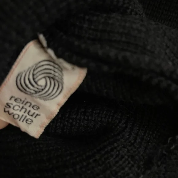 YES, it’s a RARE VINTAGE Obermeyer Ski Sweater! - Picture 8 of 9